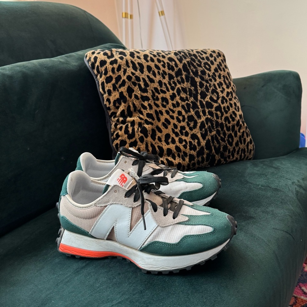 New Balance 327 Shoes